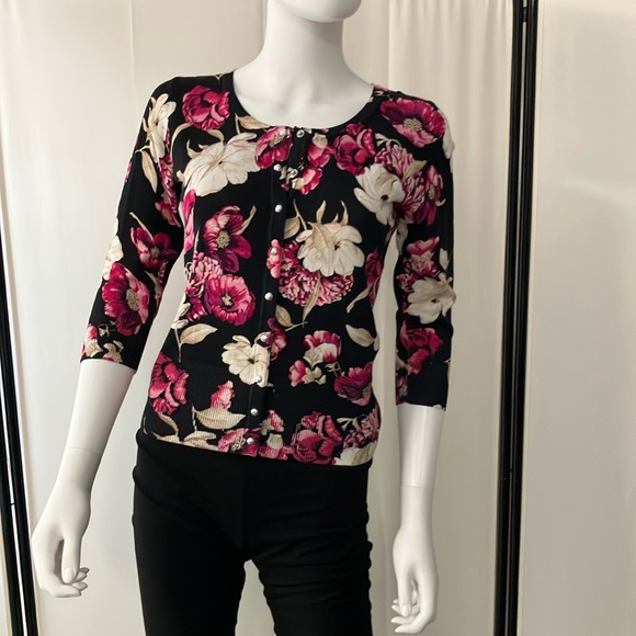 White House Black Market size XS 
sweater top - Picture 1 of 5